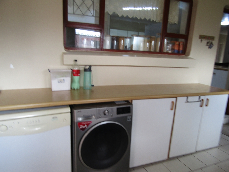 8 Bedroom Property for Sale in Wavecrest Eastern Cape
